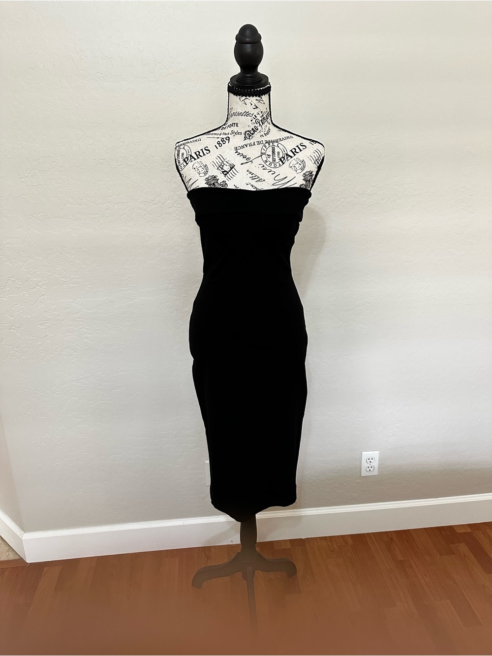Lulu's Sleek Black Strapless Midi Dress
